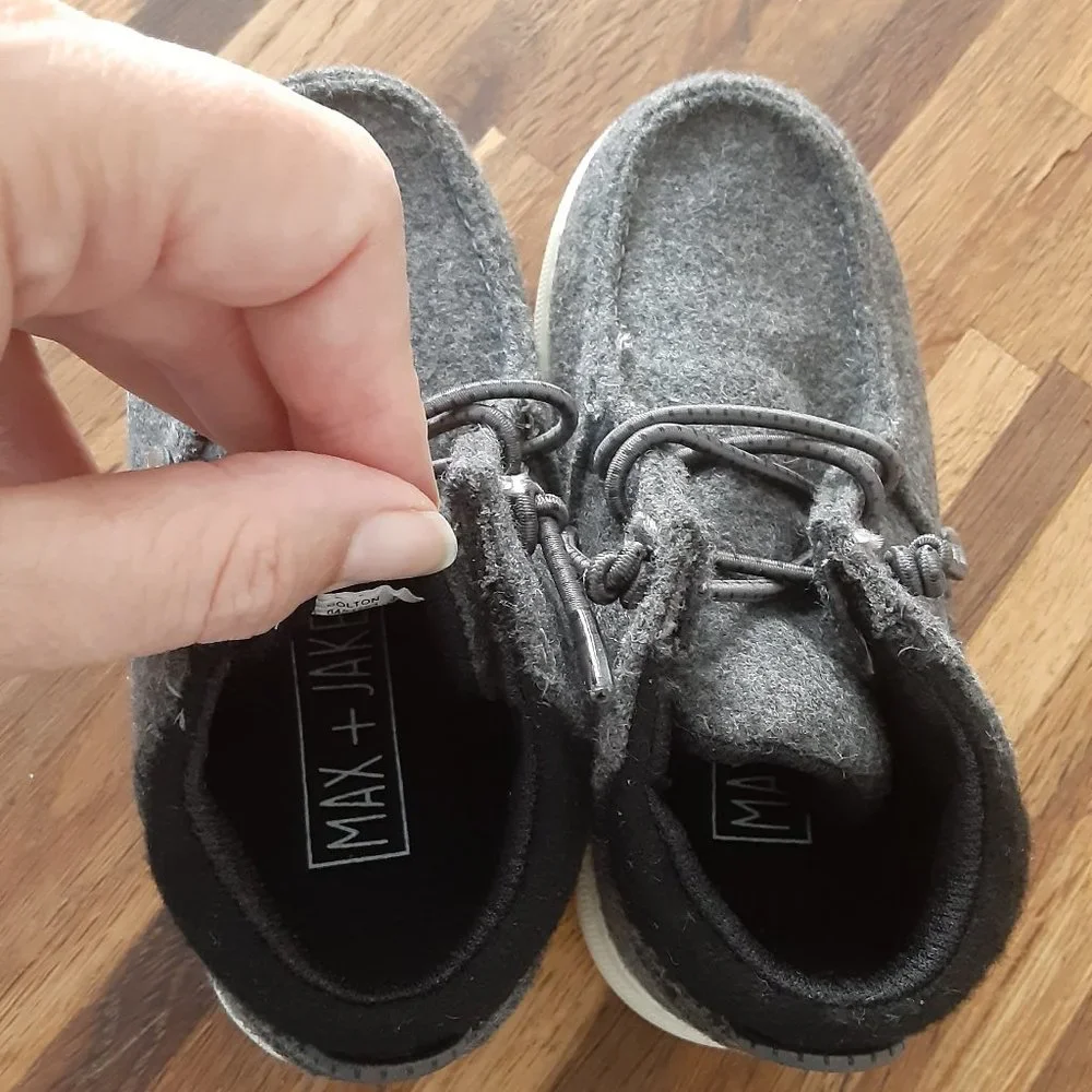 NWOT Max + Jake Colton Sneaker Gray Felt Fabric uppers